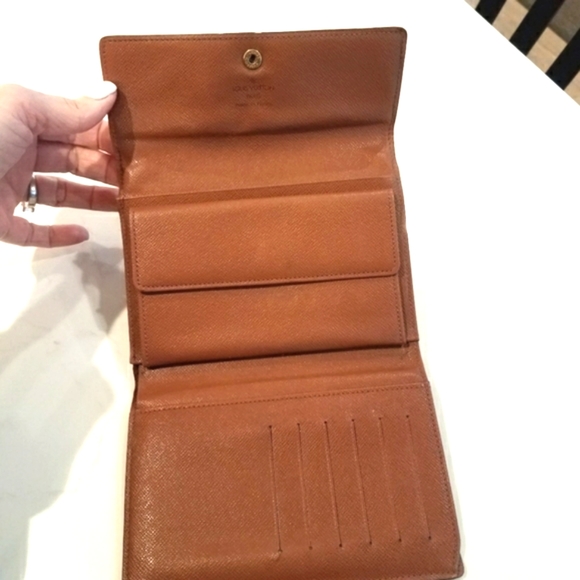 Louis Vuitton Monogram Wallet - Picture 4 of 15